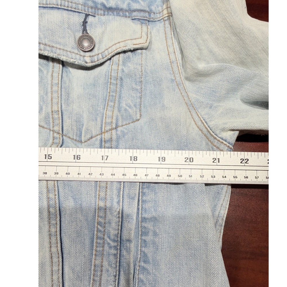 Free People Light Wash Denim Jacket Quilted Paisley Embroidered Back ML ML/G - Picture 9 of 10